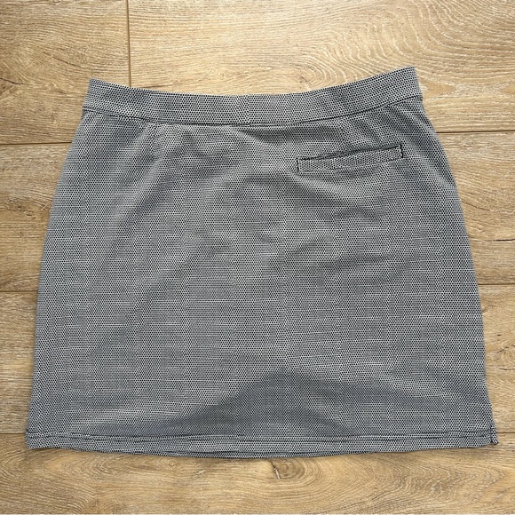 Peter Millar Athletic Golf Skort Women Sz Medium PullOn Black White Sun UPF 50+ - Picture 7 of 9